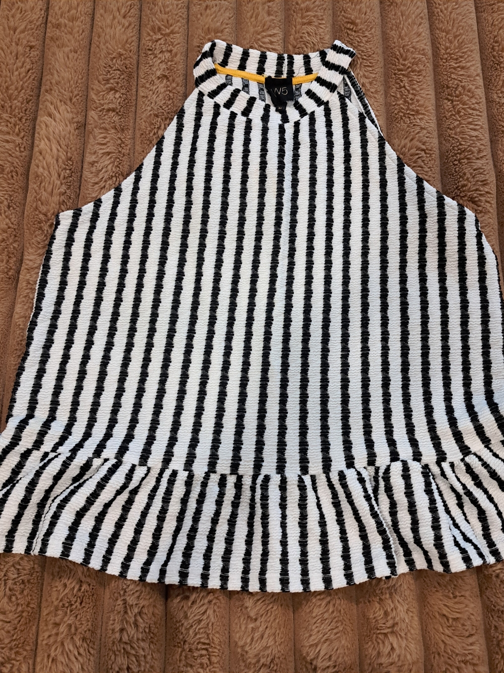 W5 Anthropologie Womens Halter Top Size Medium Black White Stretch Knit W/Ruffle